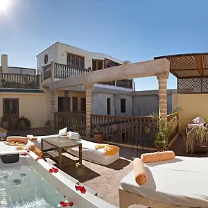 Riad Chbanate ****