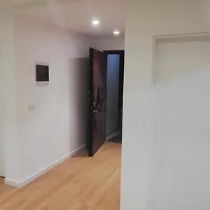 Hotel 12 